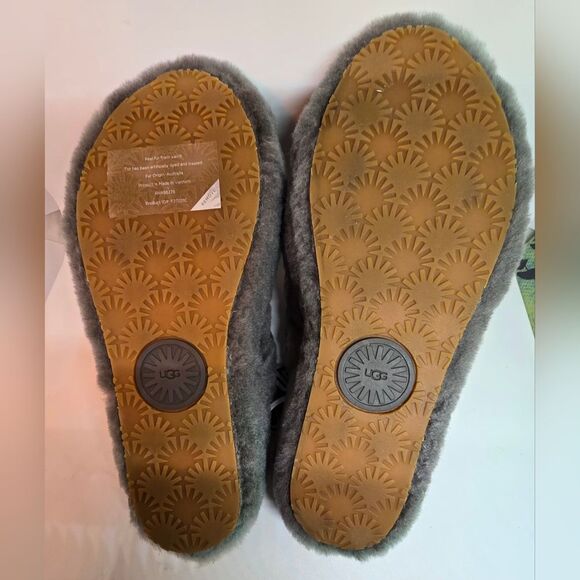 NWT UGG Charcoal Plush Women's Slippers 8 - Picture 9 of 11